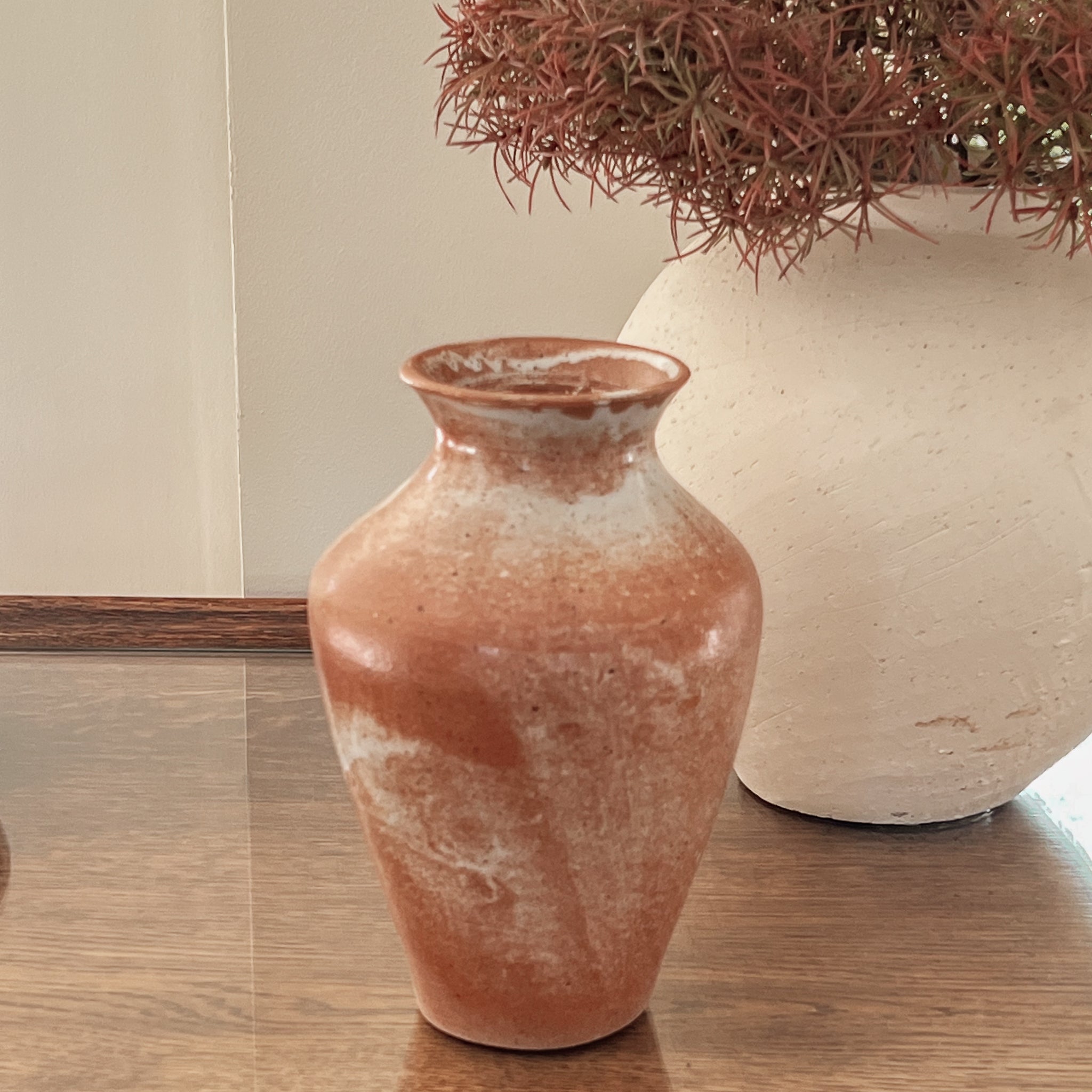 pre-loved keramieken vaas met kandelaar - aardewerk -terracotta met wit druipglazuur Noii home