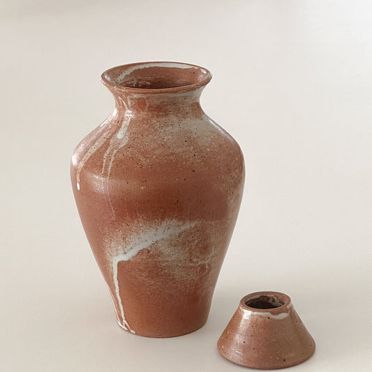 pre-loved keramieken vaas met kandelaar - aardewerk -terracotta met wit druipglazuur Noii home