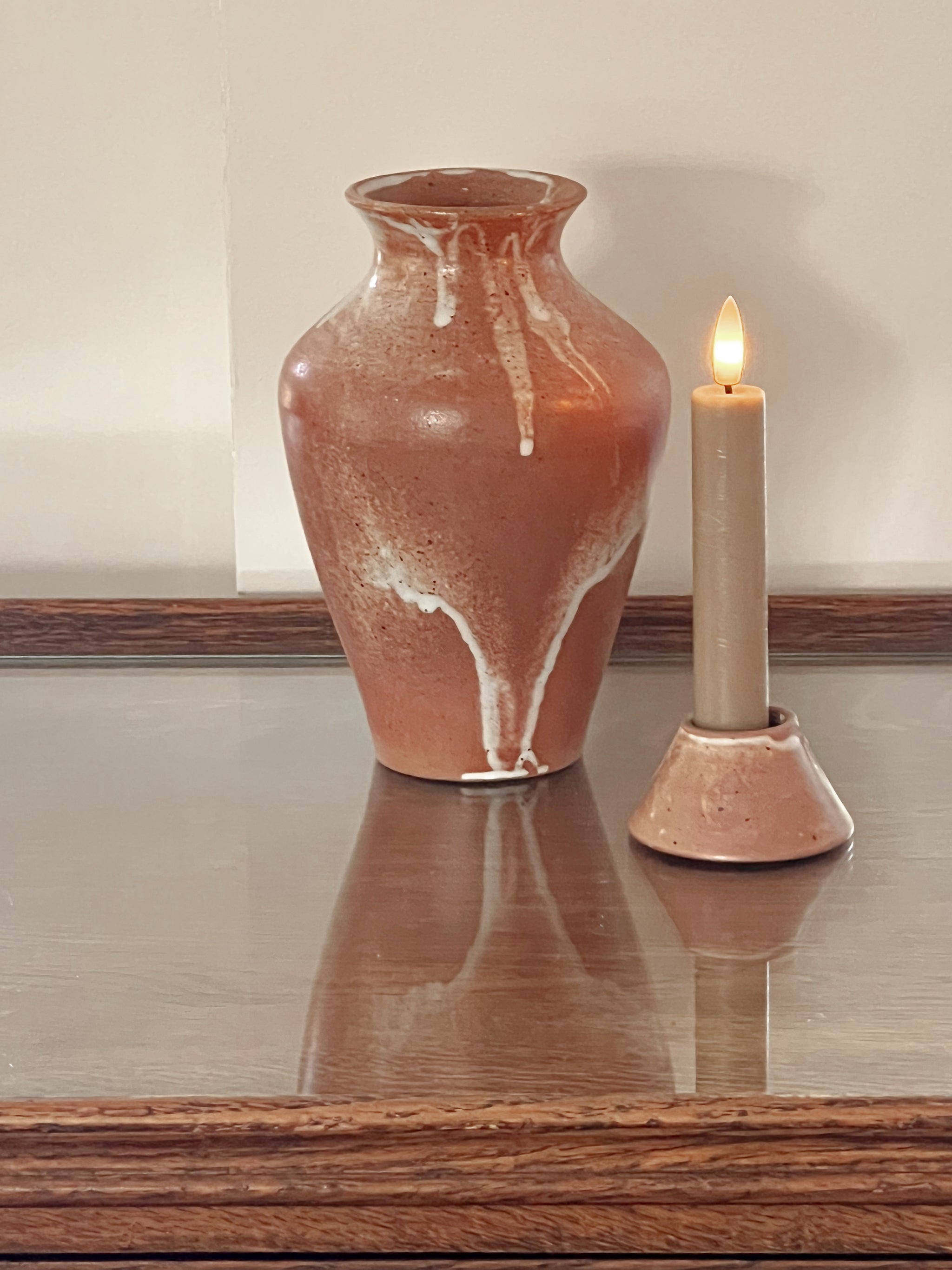 pre-loved keramieken vaas met kandelaar - aardewerk -terracotta met wit druipglazuur Noii home