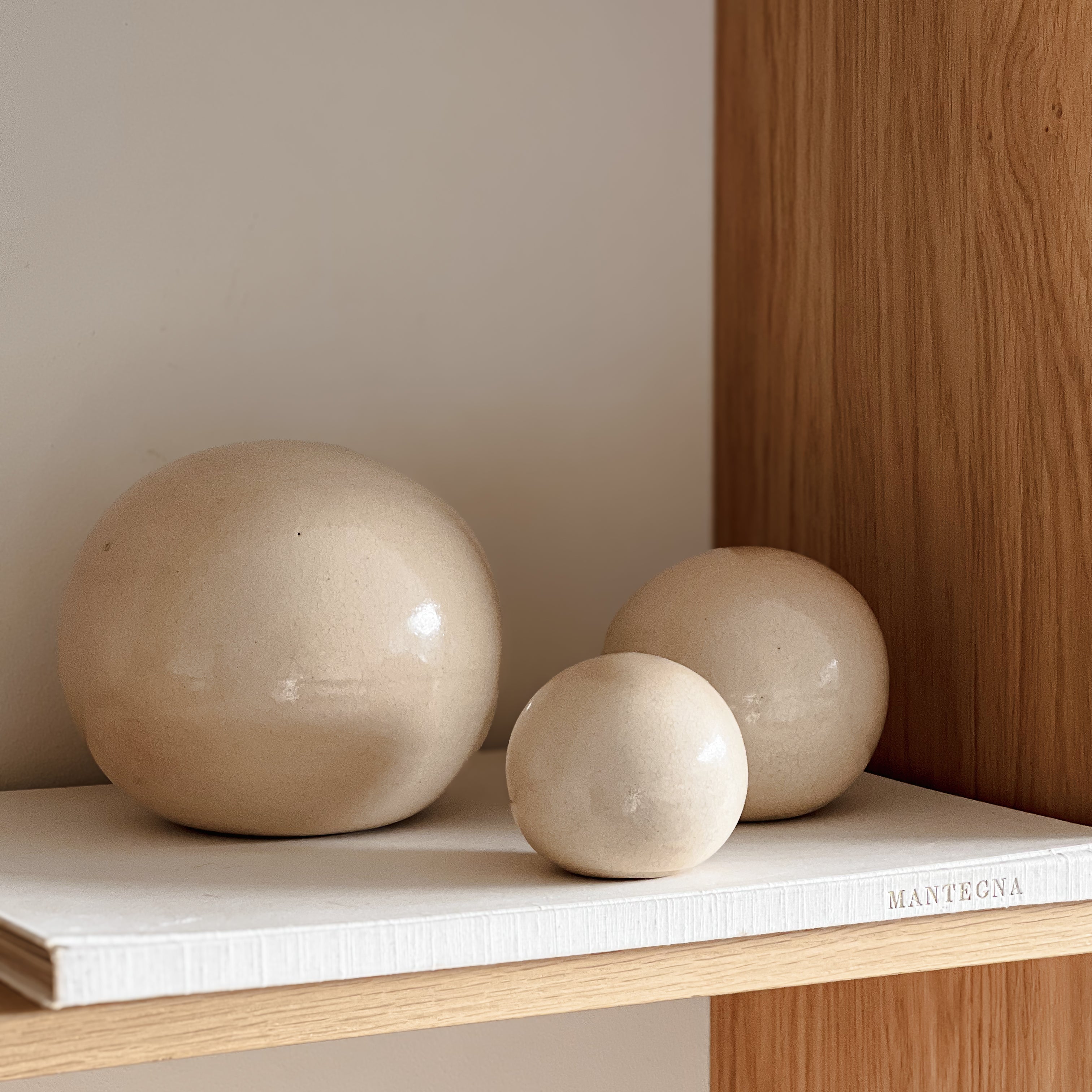 Pre-loved keramische bollen – set van 3 – beige craquelé glazuur Noii HOME