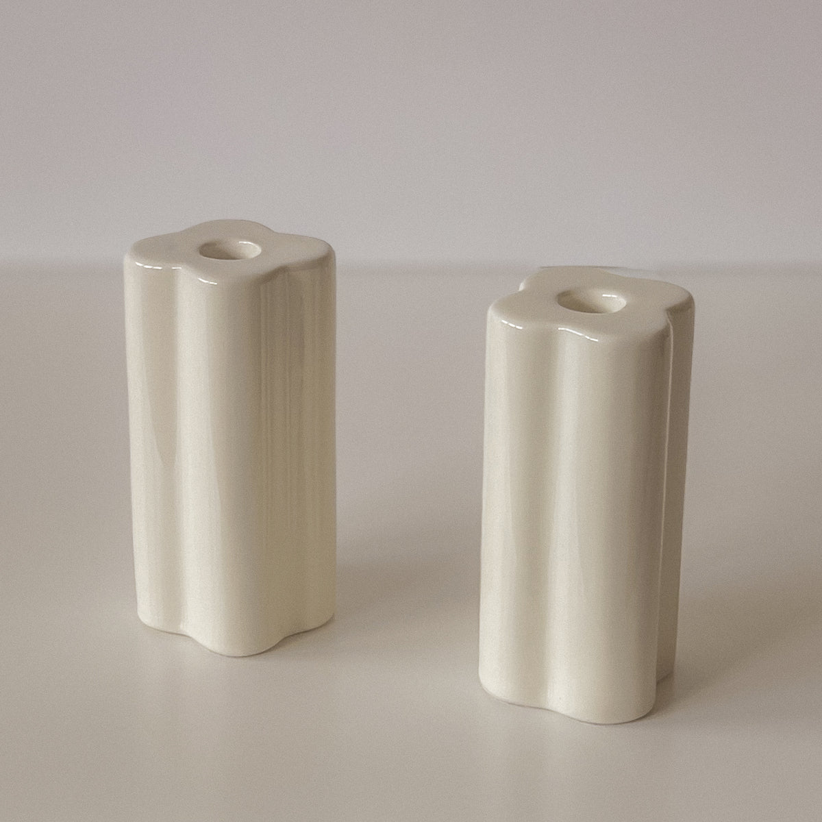 pre-loved keramische kandelaars – set van 2 – crème glazuur Noii HOME