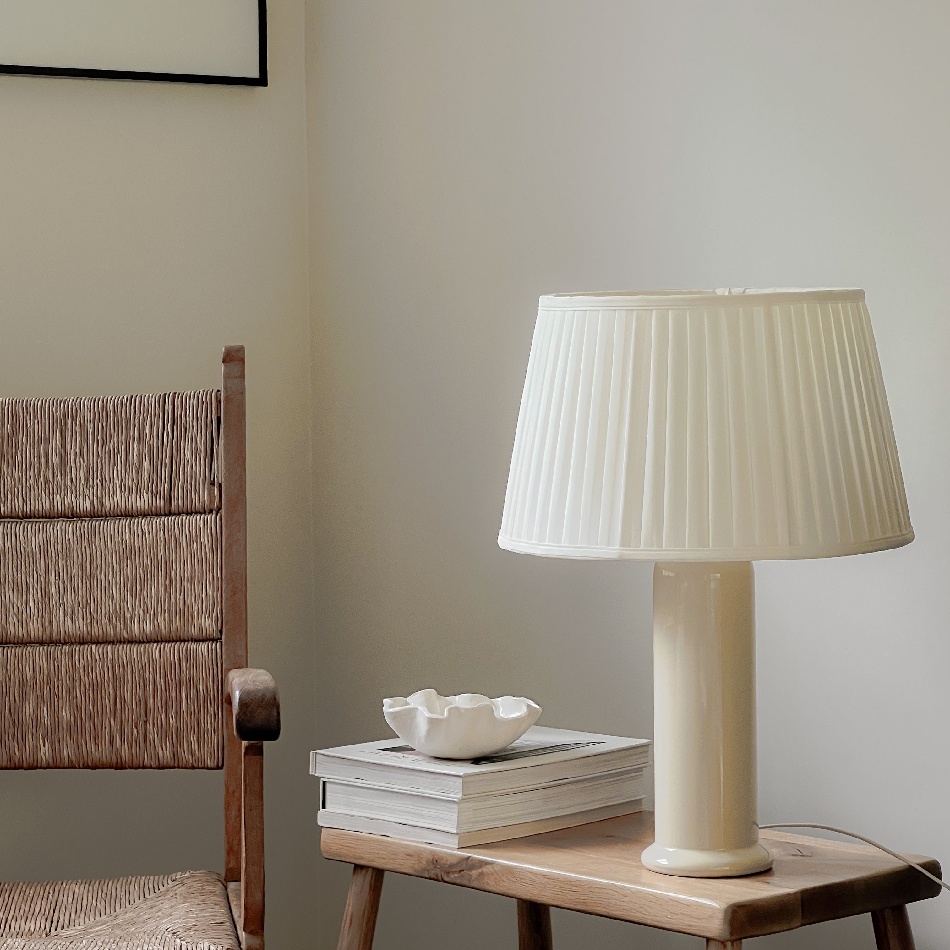 pre-loved keramische tafellamp met geplooide kap – off-white Noii HOME