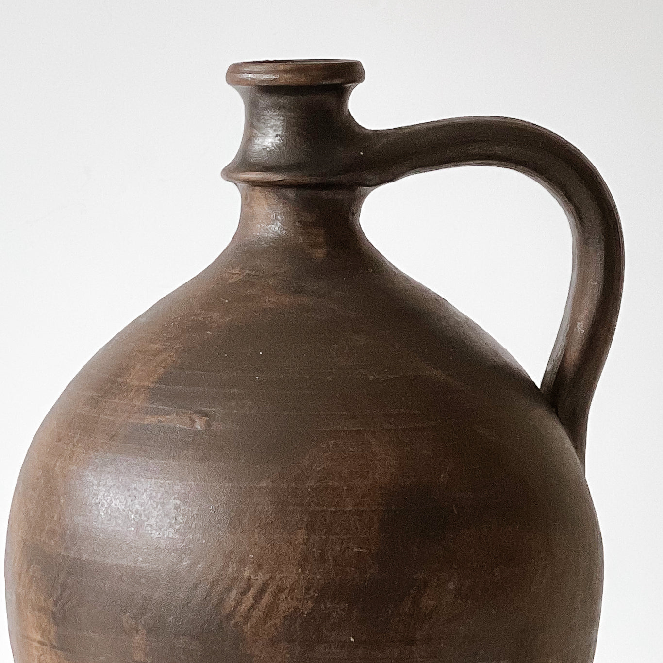 pre-loved Stoob kruik – donkerbruin aardewerk Noii HOME