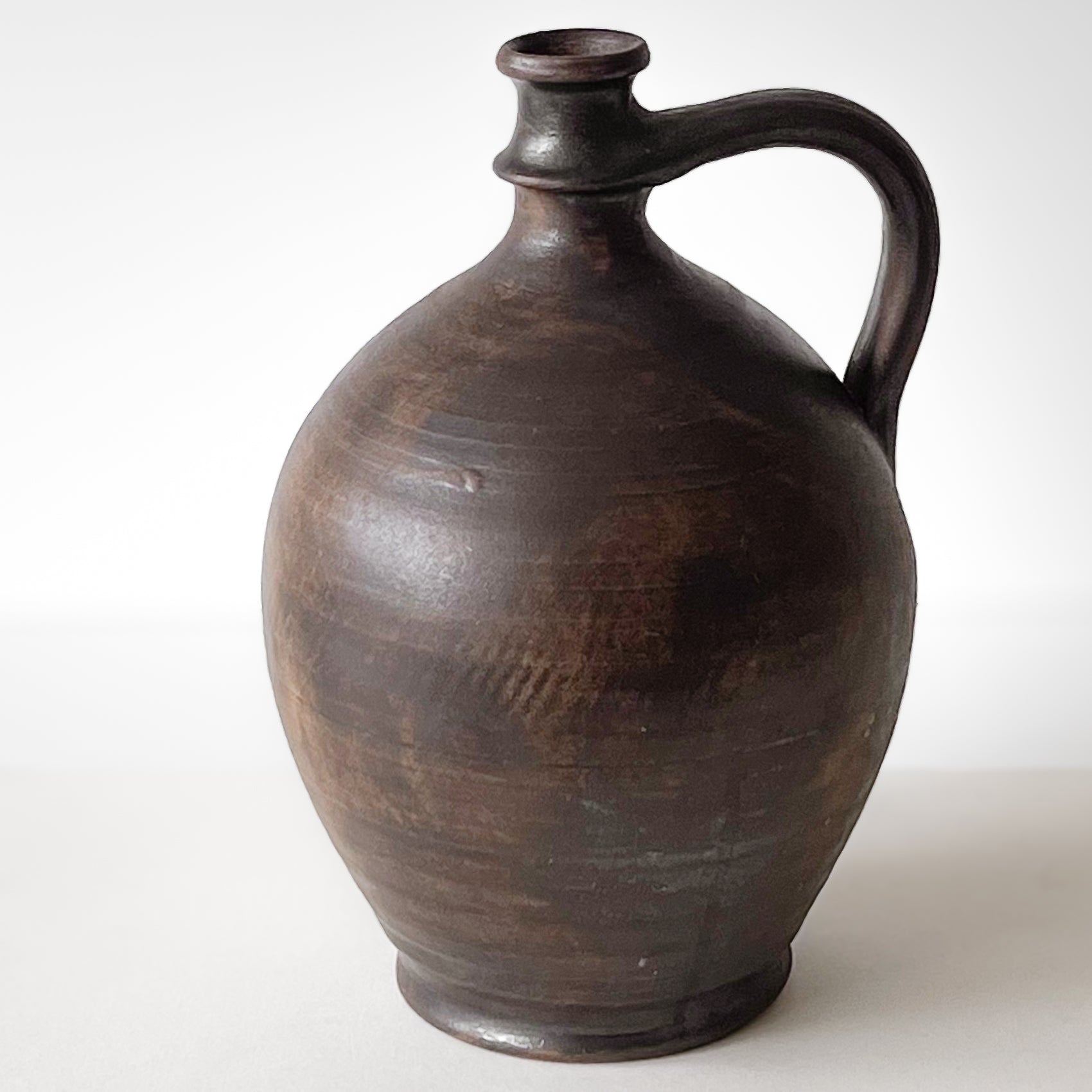 pre-loved Stoob kruik – donkerbruin aardewerk Noii HOME