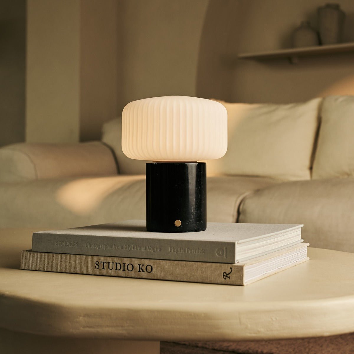 Renoir Black / Nero Marquina - Marmeren oplaadbare tafellamp - draadloos, USB -oplaadbaar en tot 100 uur verlichting Tavellio - Amsterdam