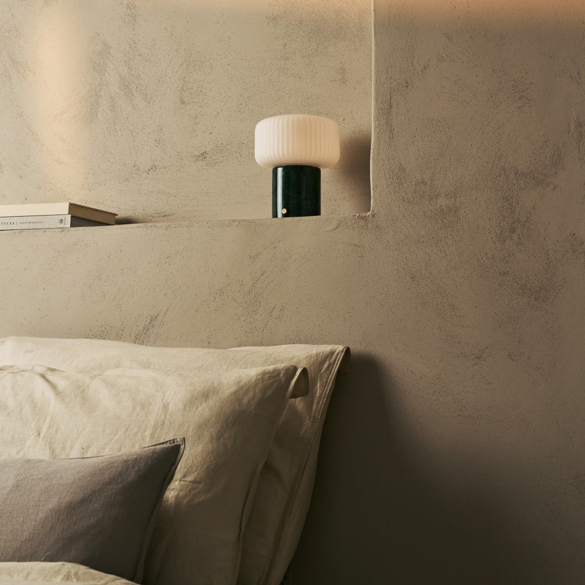 Renoir Black / Nero Marquina - Marmeren oplaadbare tafellamp - draadloos, USB -oplaadbaar en tot 100 uur verlichting Tavellio - Amsterdam