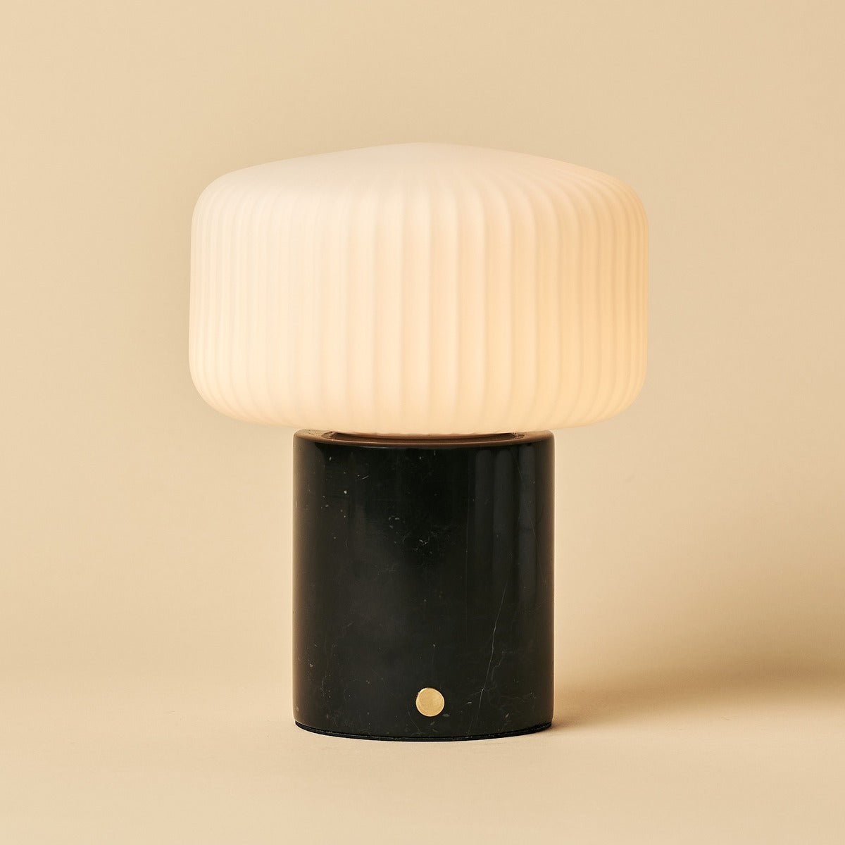 Renoir Black / Nero Marquina - Marmeren oplaadbare tafellamp - draadloos, USB -oplaadbaar en tot 100 uur verlichting Tavellio - Amsterdam