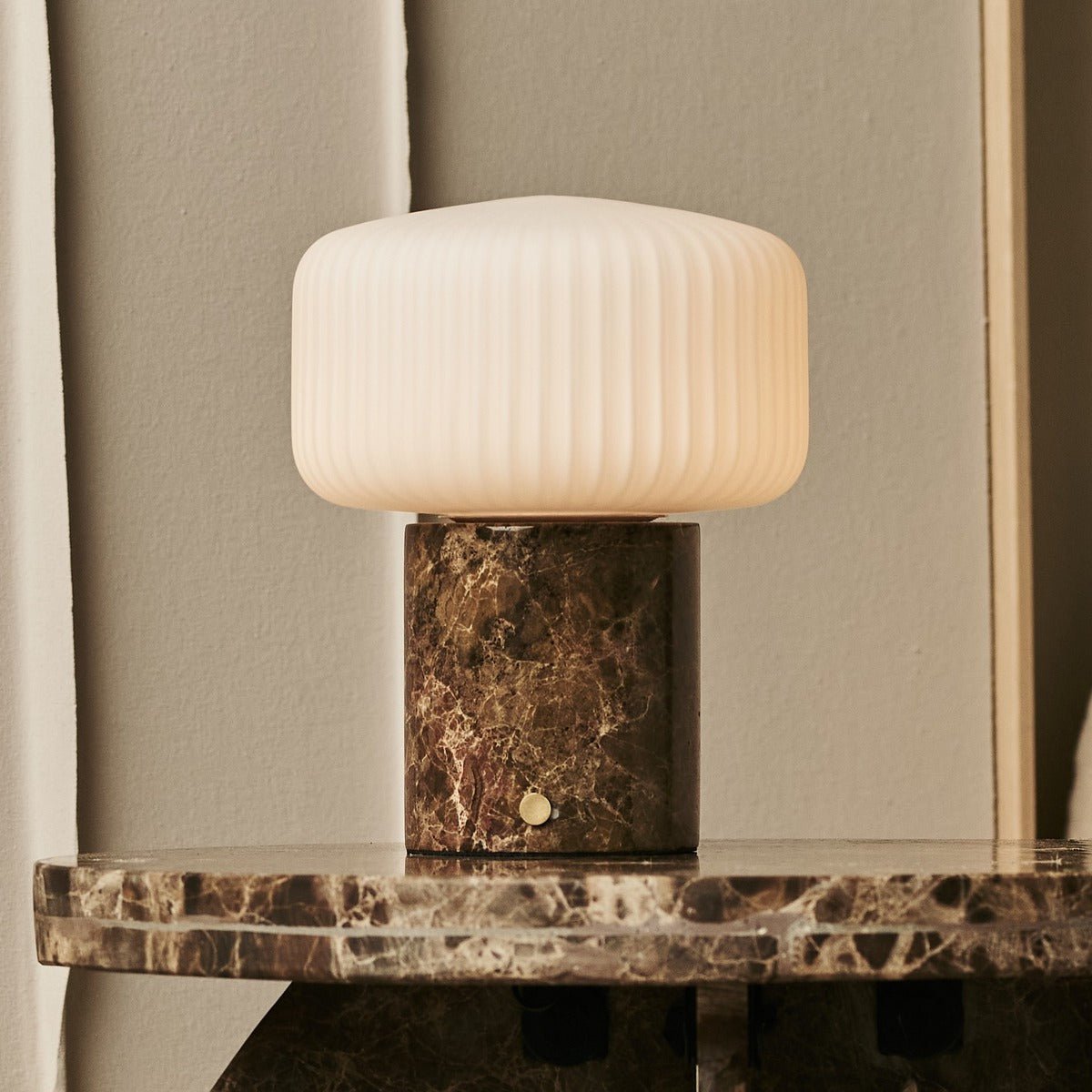 Renoir Brown / Emperador Dark - Marmeren oplaadbare tafellamp - Draadloos, USB -oplaadbaar en tot 100 uur verlichting Tavellio - Amsterdam