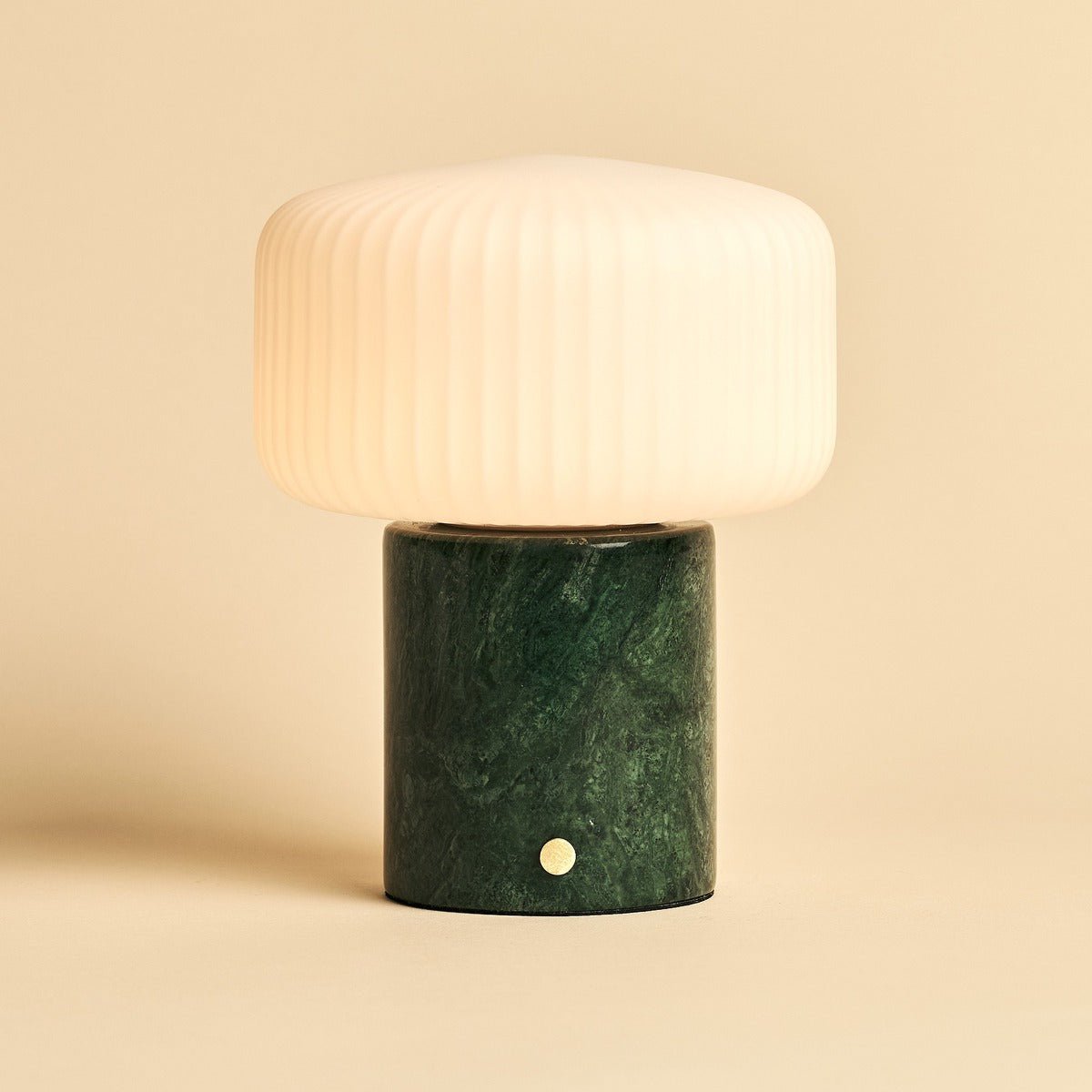 Renoir Green / Verde Alpi - Marmeren oplaadbare tafellamp - Draadloos, USB -oplaadbaar en tot 100 uur verlichting Tavellio - Amsterdam