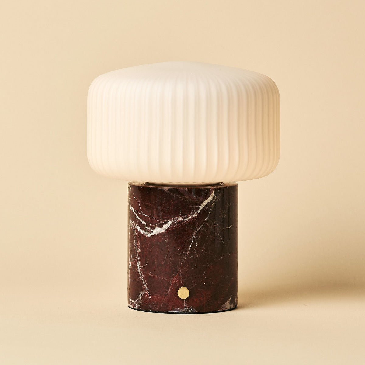 Renoir Red / Rosso Levanto - Marmeren oplaadbare tafellamp - Draadloos, USB -oplaadbaar en tot 100 uur verlichting Tavellio - Amsterdam