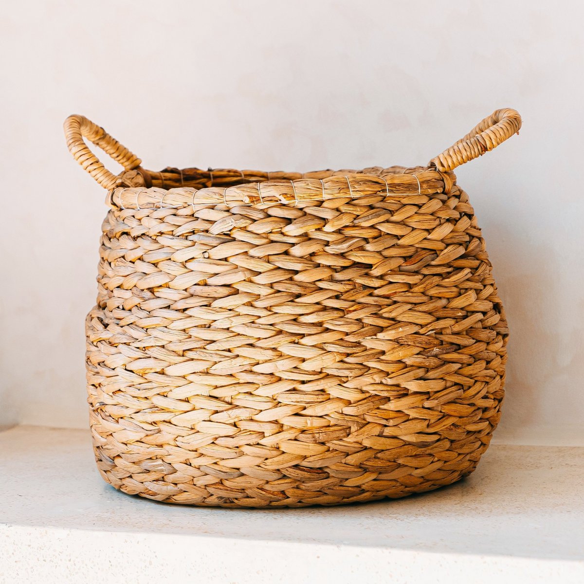 Ronde geweven wasmand - bolvormige boho -mand - natuurlijke plantenmand - grote waterhyacint opslagmand (2 maten) citra Soeji
