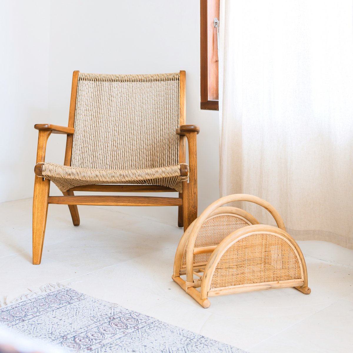 Rotan Krantenrek – Tijdschriftenhouder – Boho Krantenmand – Handgemaakte Rotan Krantenhouder ALOR Soeji