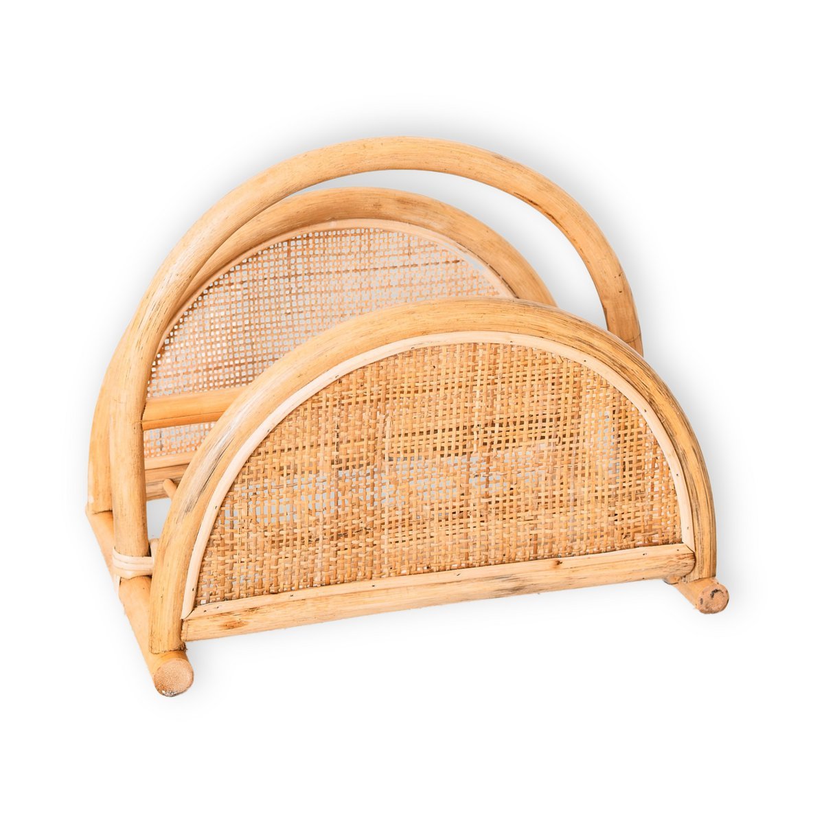 Rotan Krantenrek – Tijdschriftenhouder – Boho Krantenmand – Handgemaakte Rotan Krantenhouder ALOR Soeji