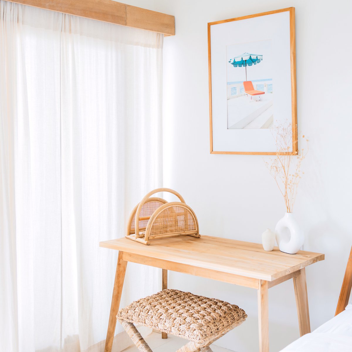 Rotan Krantenrek – Tijdschriftenhouder – Boho Krantenmand – Handgemaakte Rotan Krantenhouder ALOR Soeji
