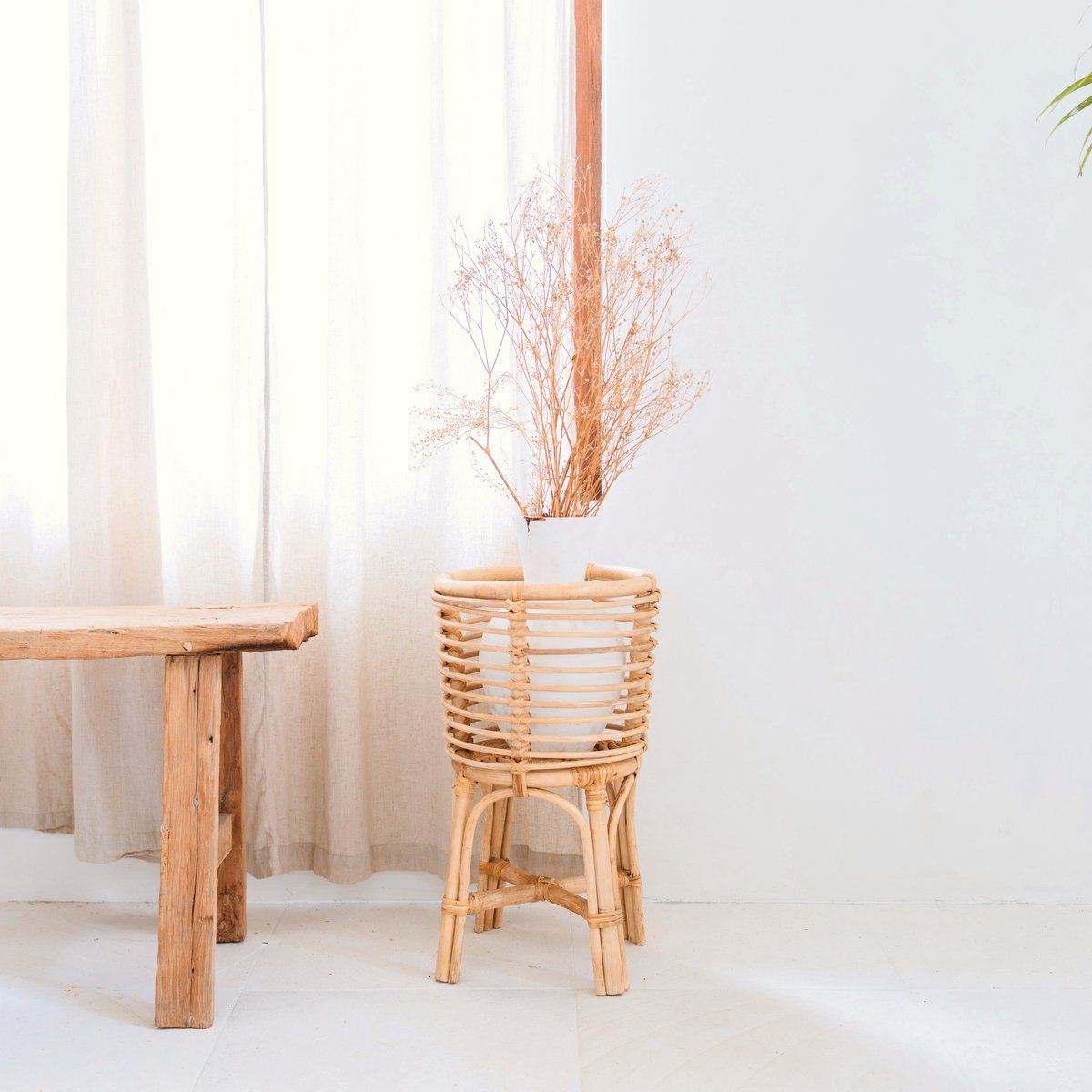 Rotan Plantenstandaard Rond – Boho Plantenbak – Rotan Plantenmand – Natuurlijke Bloemenstandaard voor Potten tot Ø20 cm AKARA Soeji