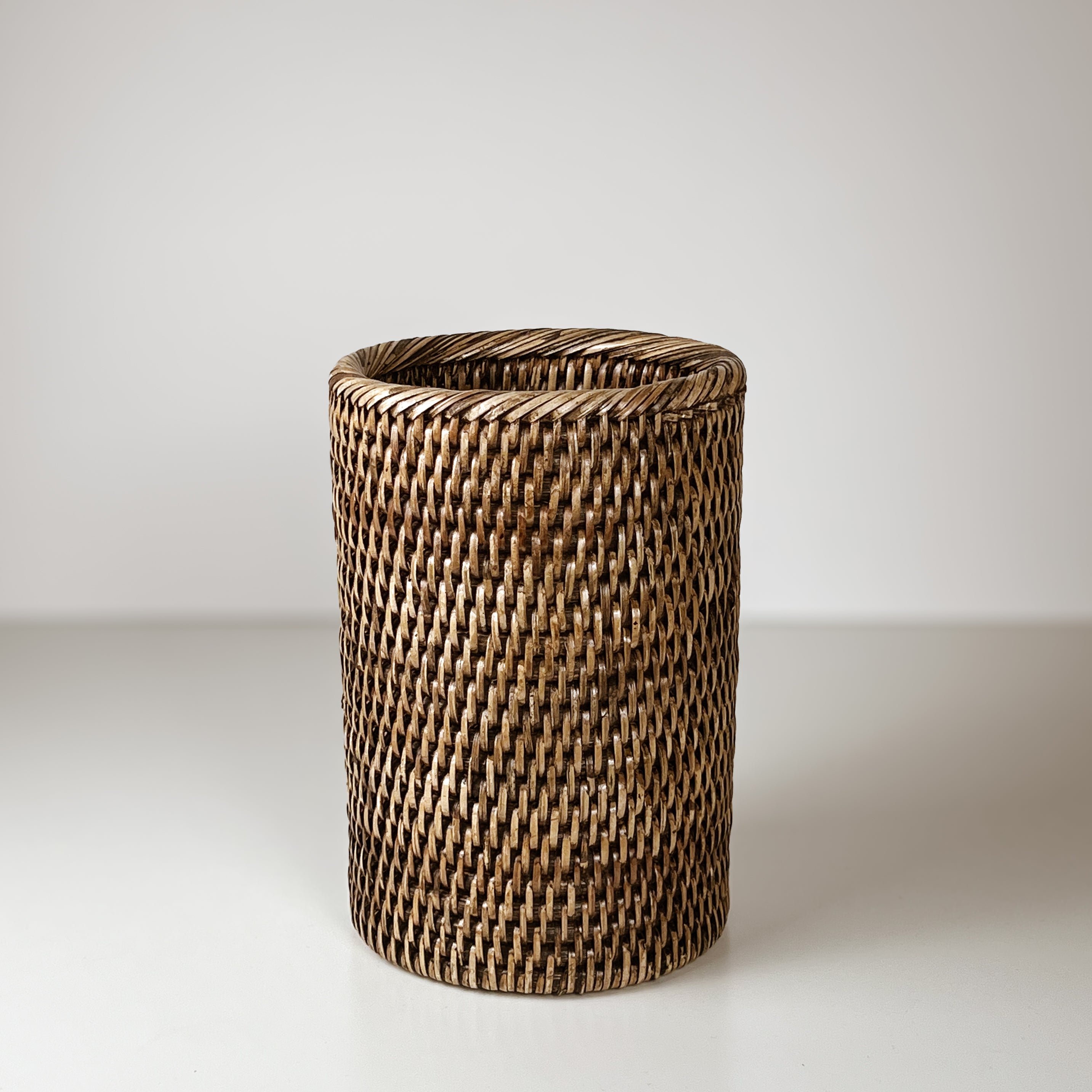 rotan vaas - flessenhouder – pre-loved Noii HOME