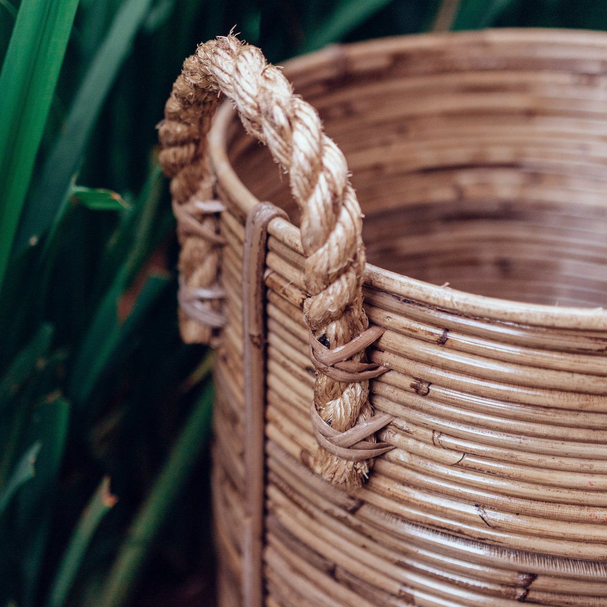 Rotan wasmand rond – rotan plantenmand – grote Boho mand – decoratieve mand handgemaakt van rotan (2 maten Ø 35/40 cm) OTERE Soeji