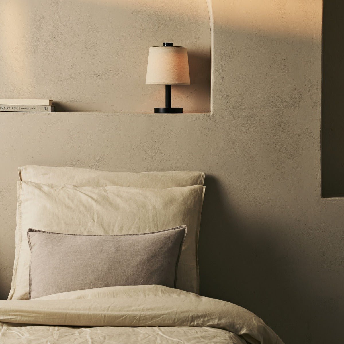 Rover zwarte houten lamp - oplaadbare, draadloze en dimbare schaduw Tavellio - Amsterdam