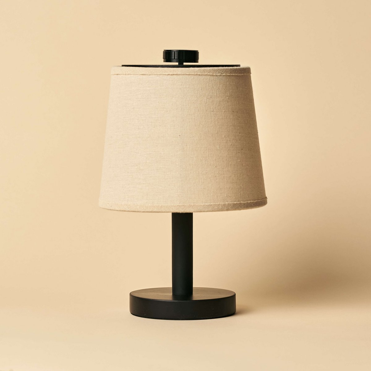 Rover zwarte houten lamp - oplaadbare, draadloze en dimbare schaduw Tavellio - Amsterdam