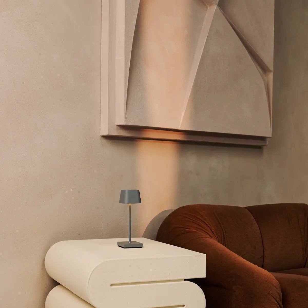 Sarphati Mini Mouse Grijs Draadloze tafellamp -WiReless oplaadbaar via laadstation, dimbare lamp en 3 lichtmodi Tavellio - Amsterdam