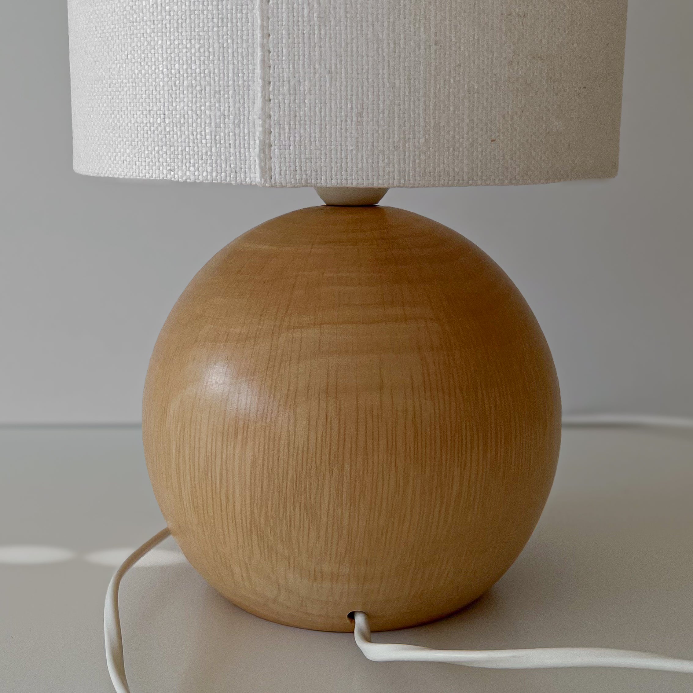 Tafellamp – massief hout & linnenlook Noii HOME