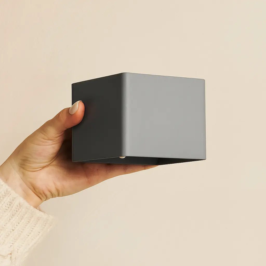 Tess Steengrijs Oplaadbare Wandlamp | Bewegingssensor, 20 lichtmodi Afstandsbediening Tavellio - Amsterdam