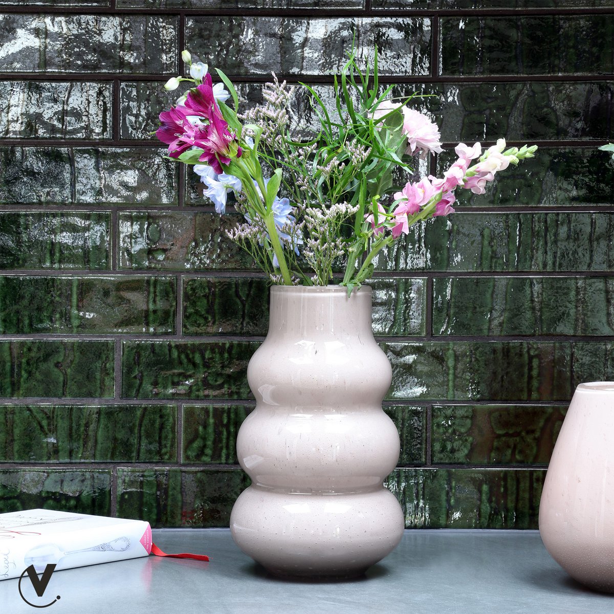 Vaas - Lomami ivory Vase The World