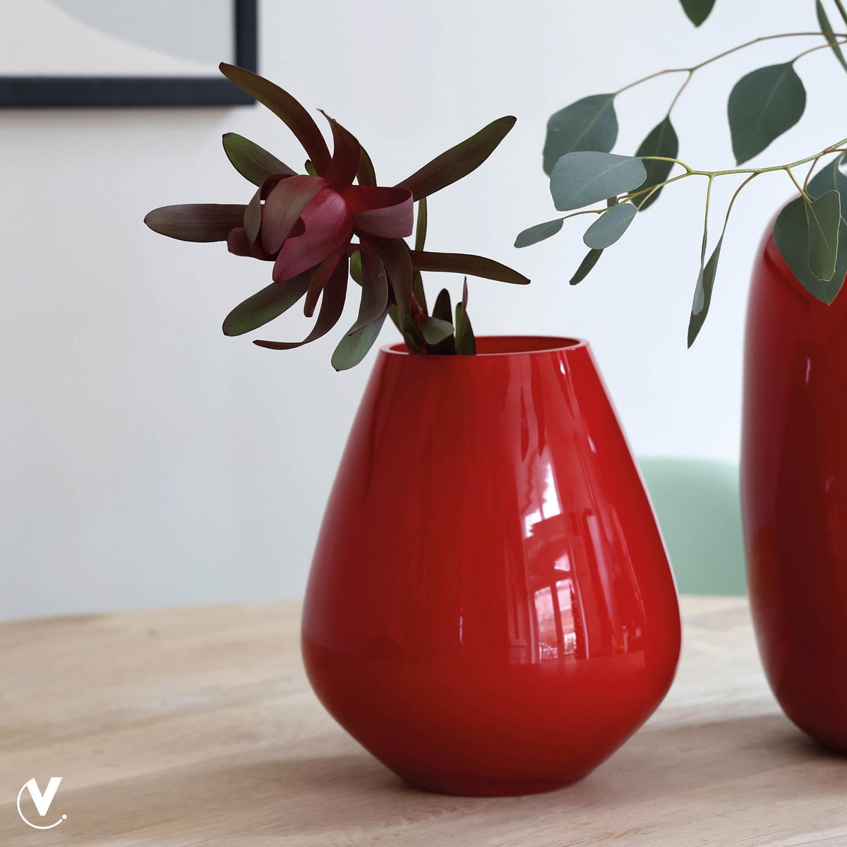 Vaas - Tasman S bright red Vase The World