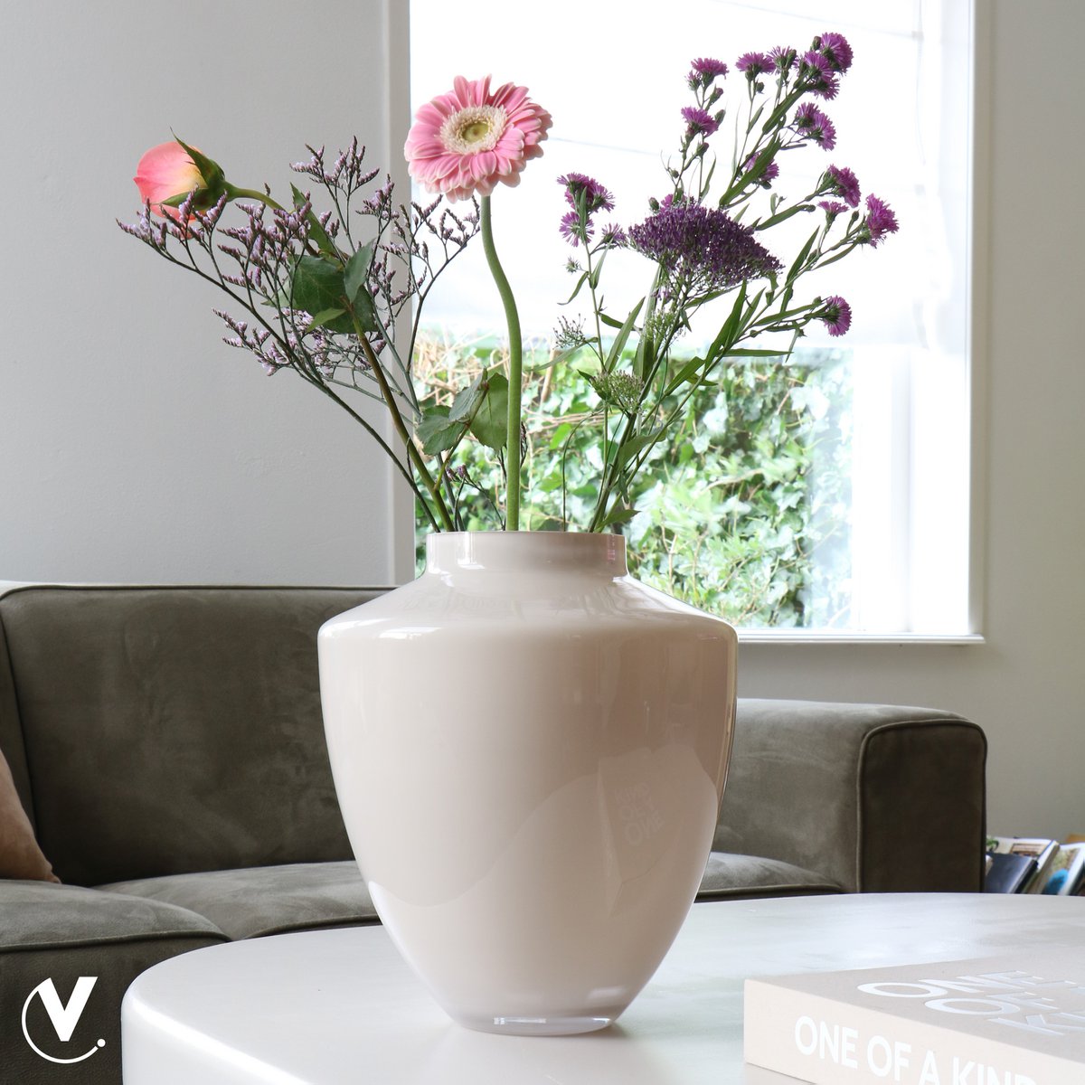 vaas tugela - pastel ivory - ivoor - glas en keramiek - handgemaakt Vase The World