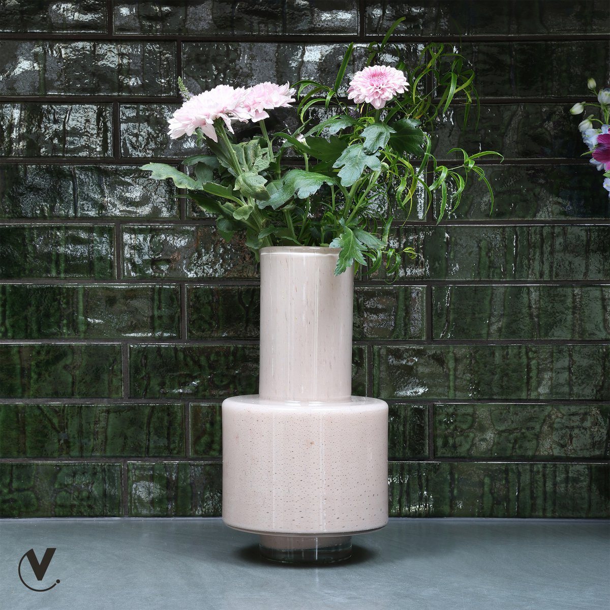 Vaas - Volta ivory Vase The World