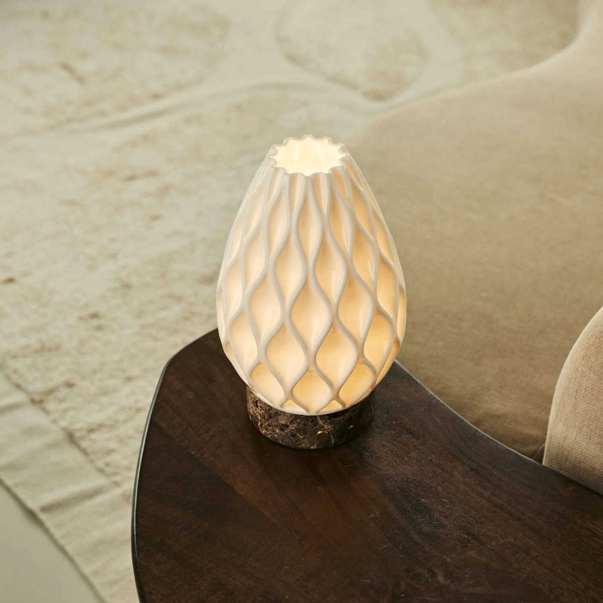 Vela Marble draadloze tafellamp van 3D-geprint porselein – oplaadbaar, dimbaar en tot 100 uur licht Tavellio - Amsterdam