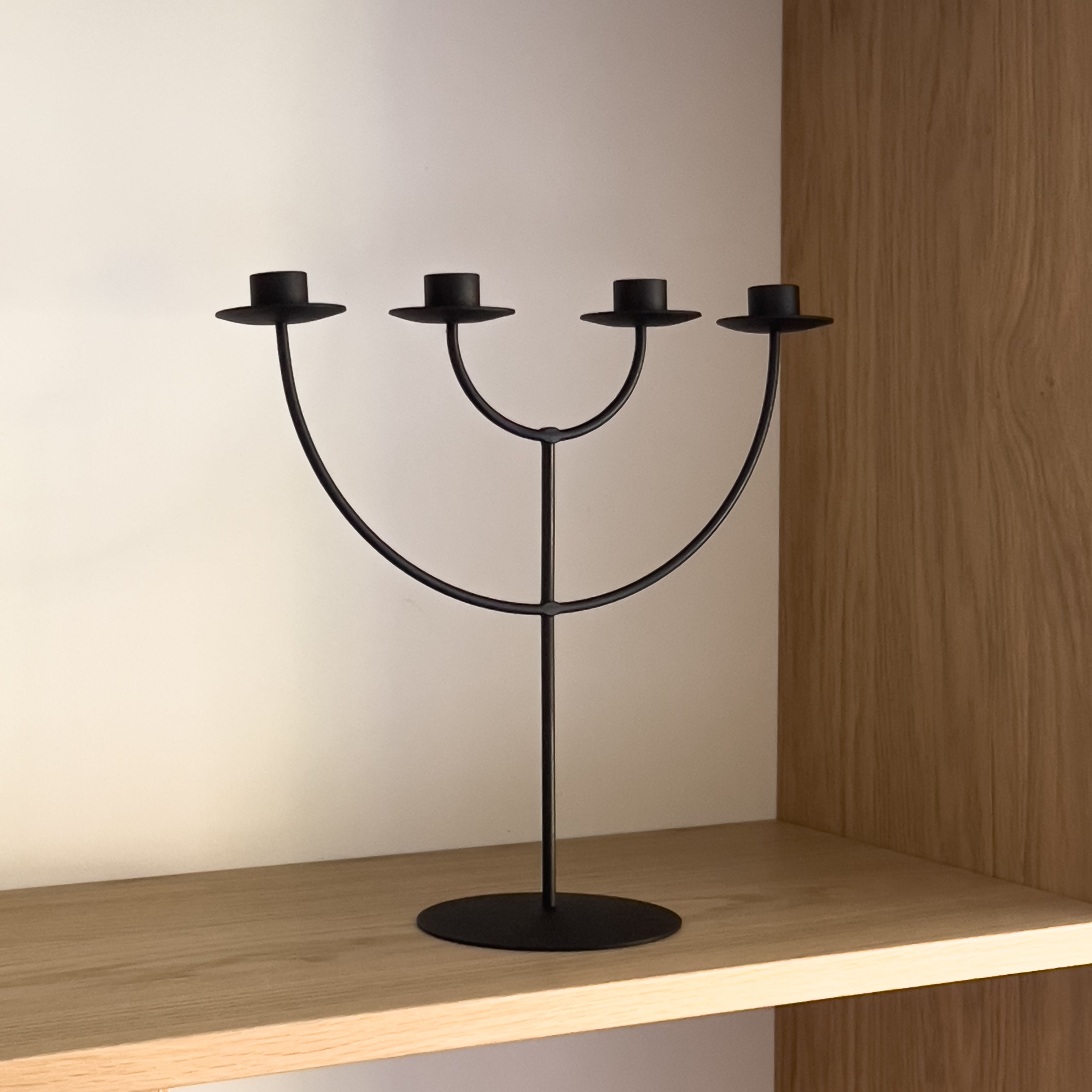 vierarmige metalen kandelaar – zwart – scandinavisch design (jaren ’90) Noii HOME