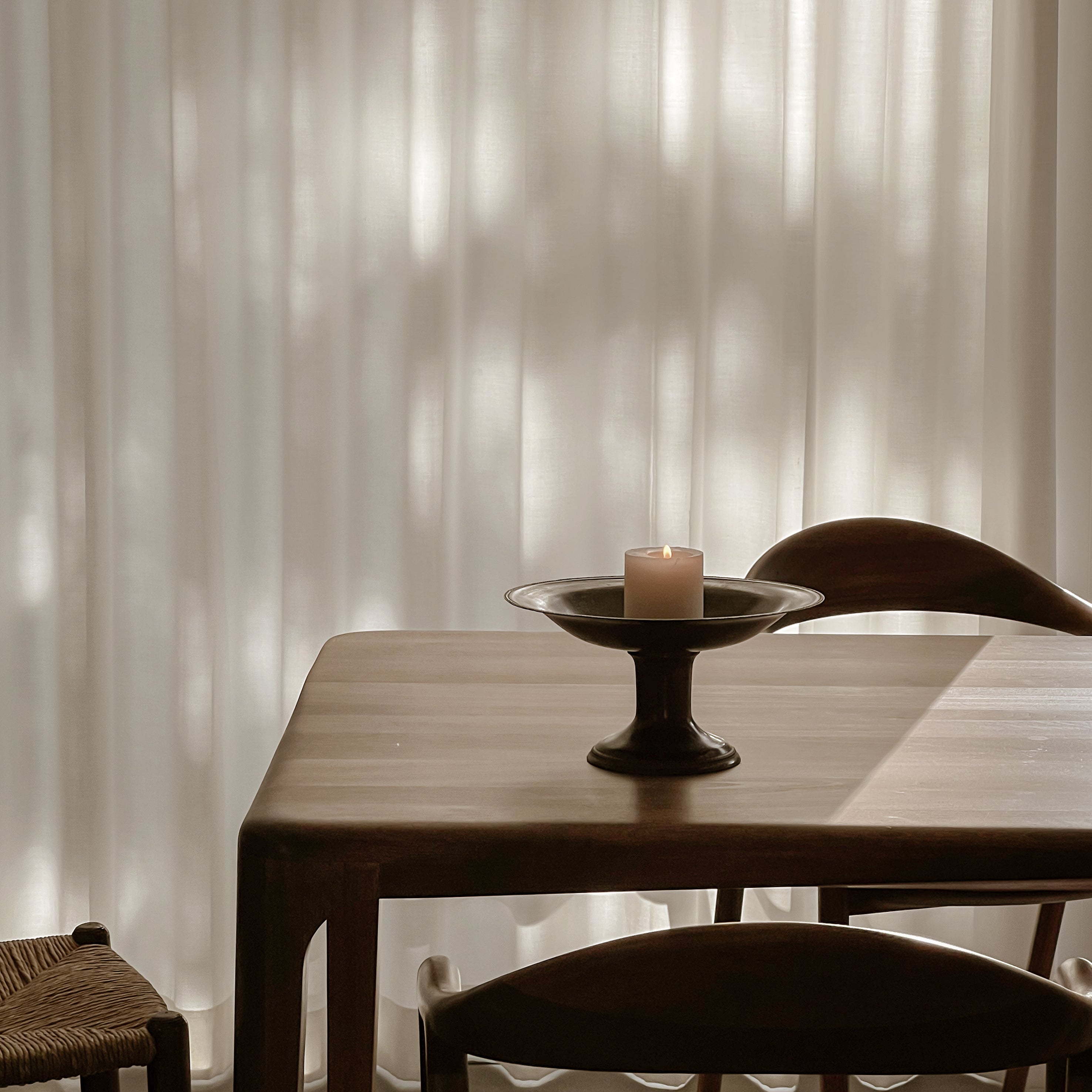 vintage bronzen schaal op voet met decoratieve parelrand Noii Home