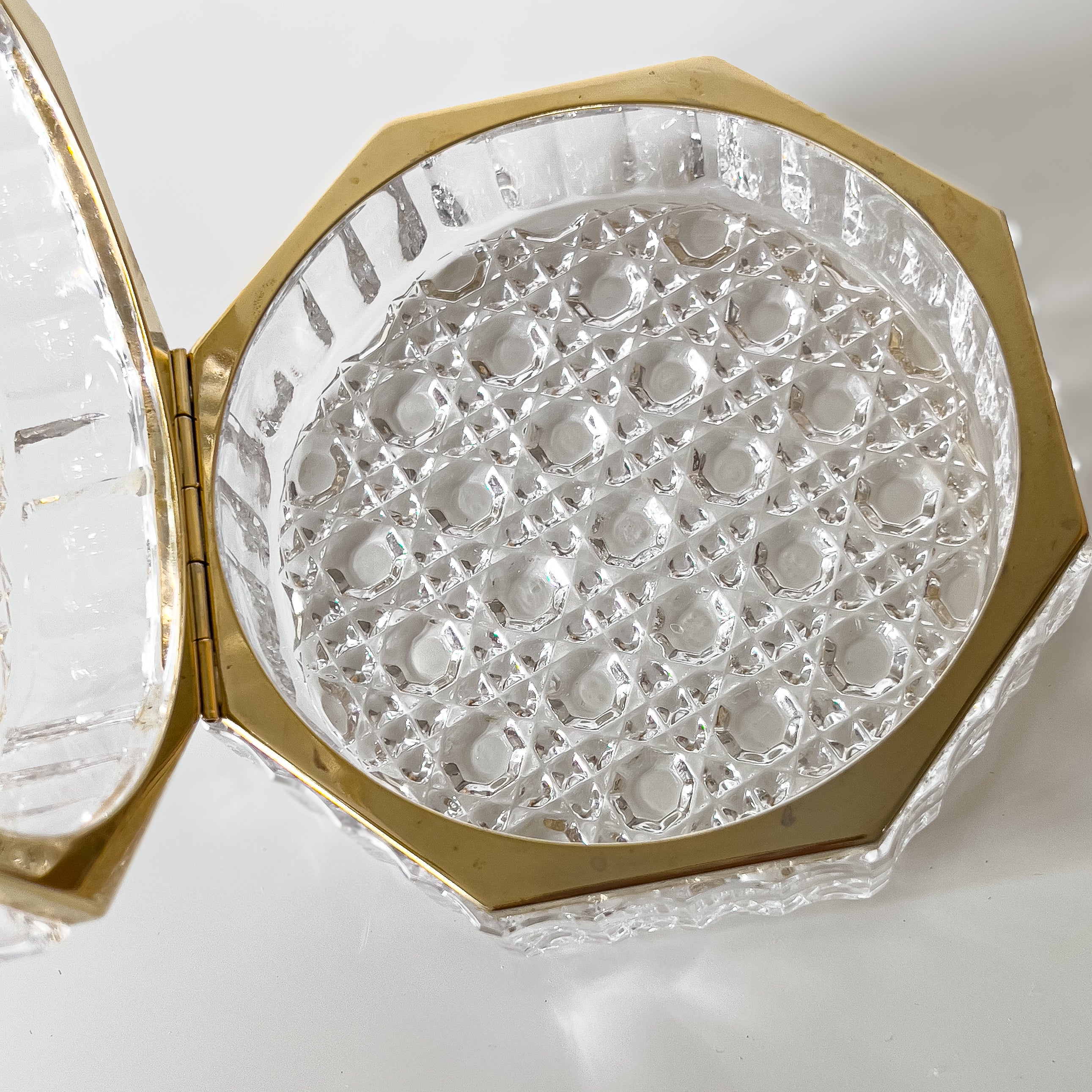 vintage kristallen sieradendoos met messing scharnier – baccarat stijl Noii HOME