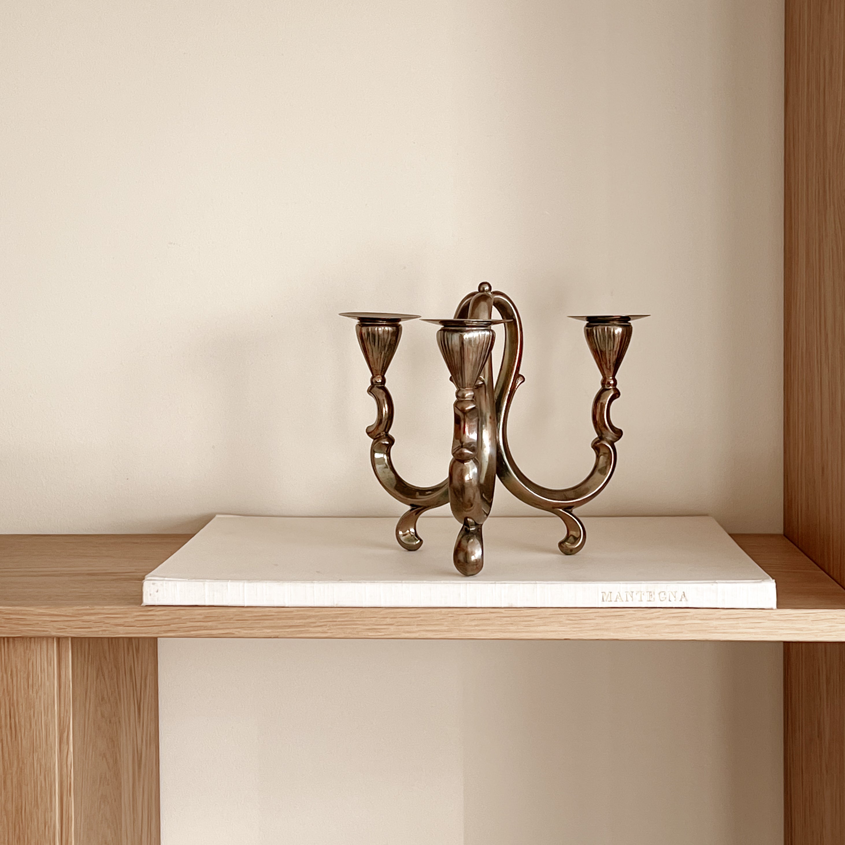 Vintage metalen 3-armige kandelaar – robuust & elegant Noii HOME