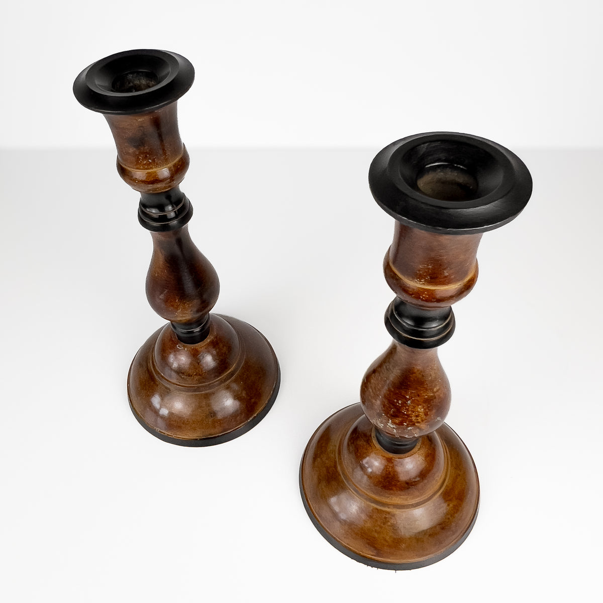 vintage metalen kandelaars – set van 2 – bruin zwart patina Noii HOME