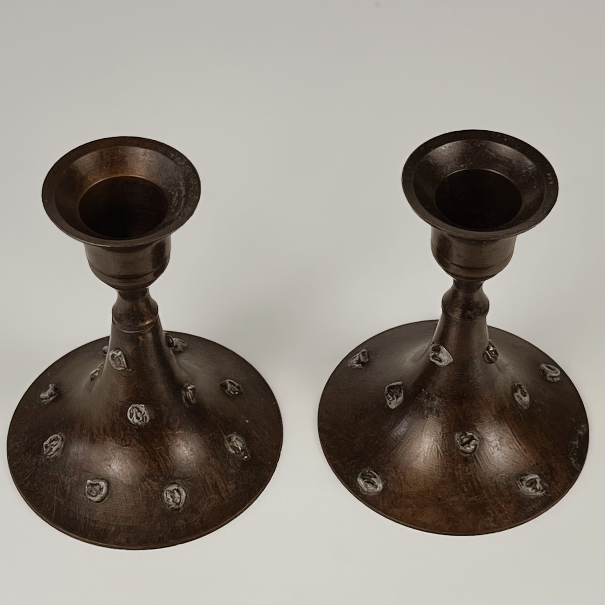 vintage metalen kandelaars – set van 2 – donker koperpatina Noii HOME