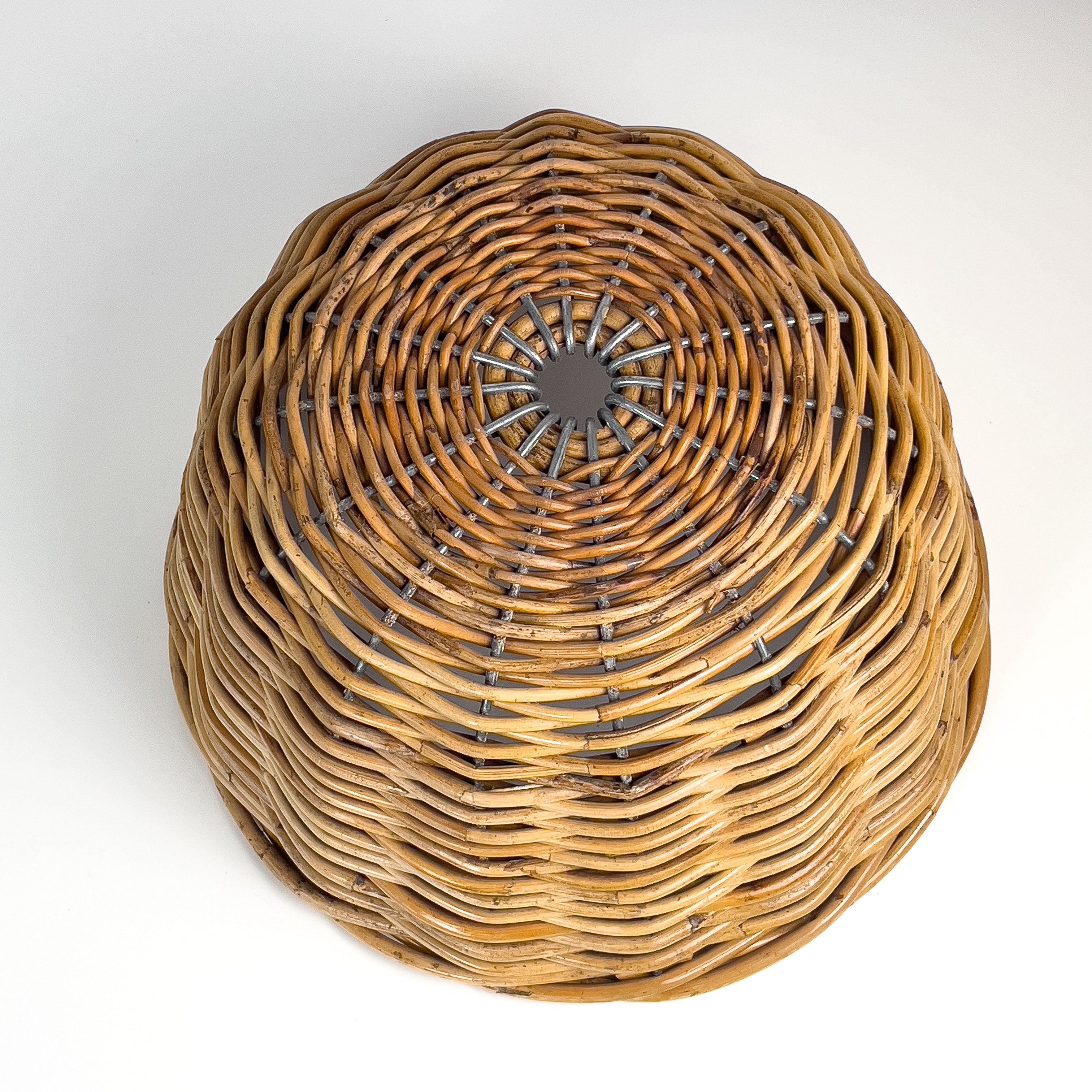 vintage rotan mand – stevige constructie met metalen details Noii HOME