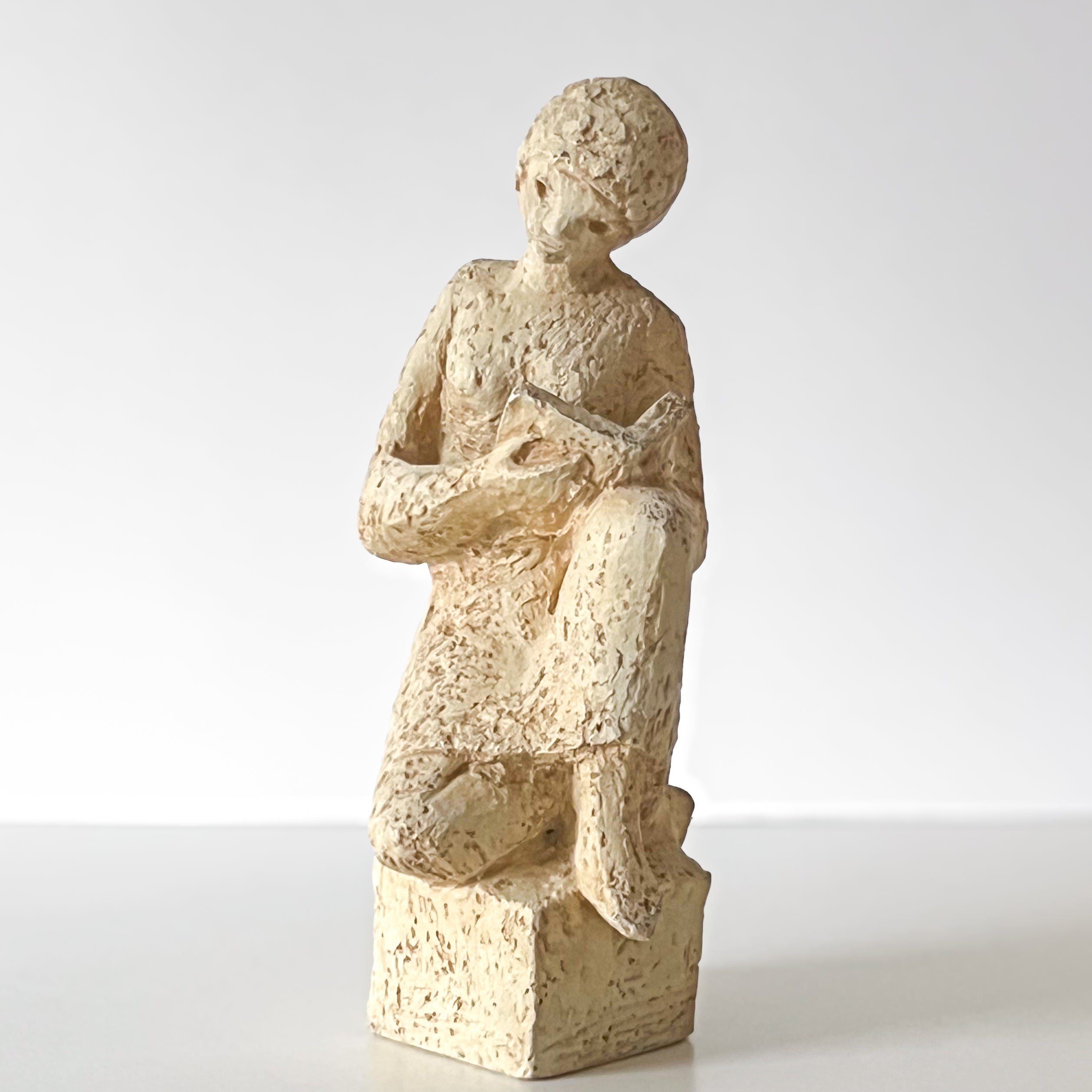 vintage sculptuur vrouw met boek – marendo sculptures nederland - 28 cm Noii HOME