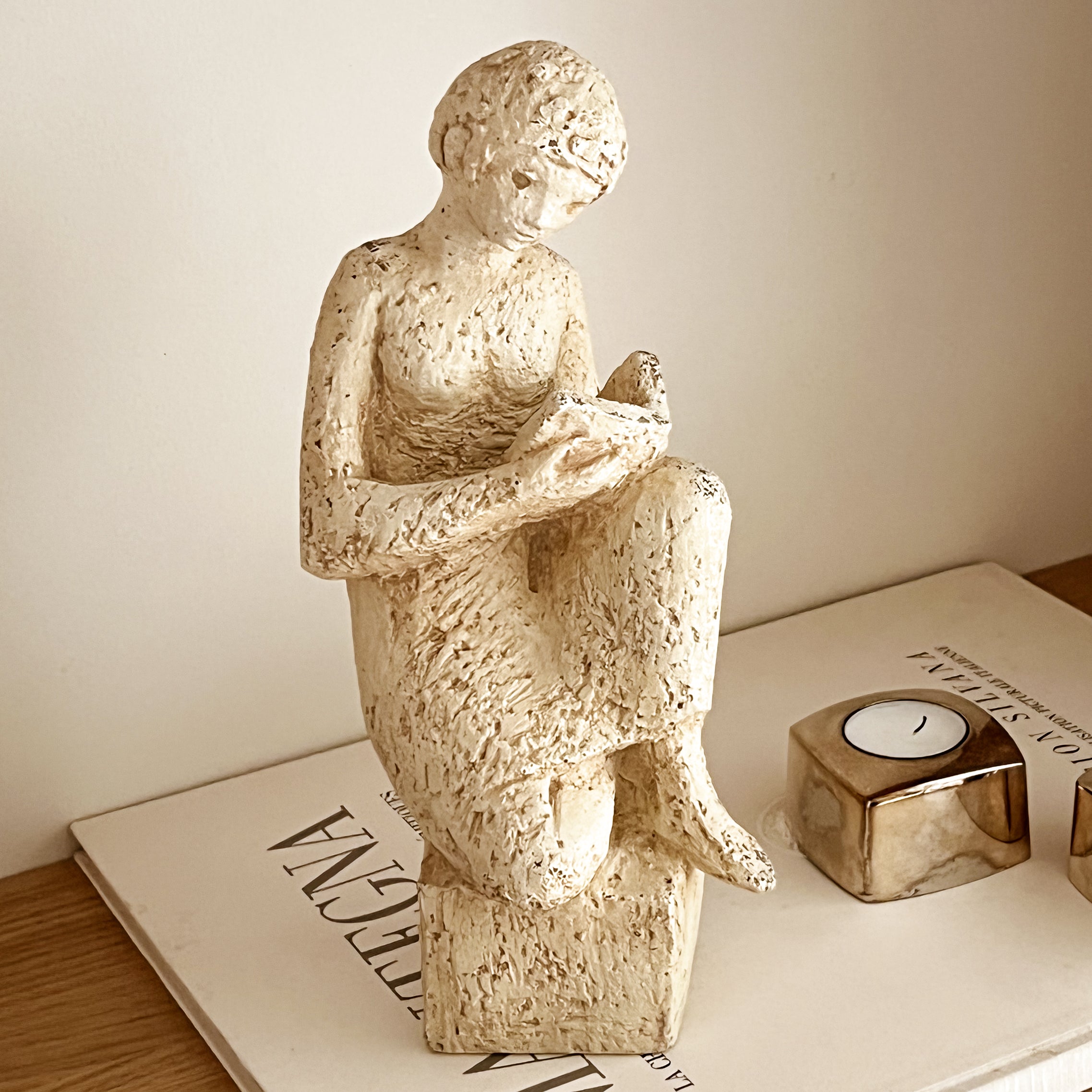 vintage sculptuur vrouw met boek – marendo sculptures nederland - 28 cm Noii HOME