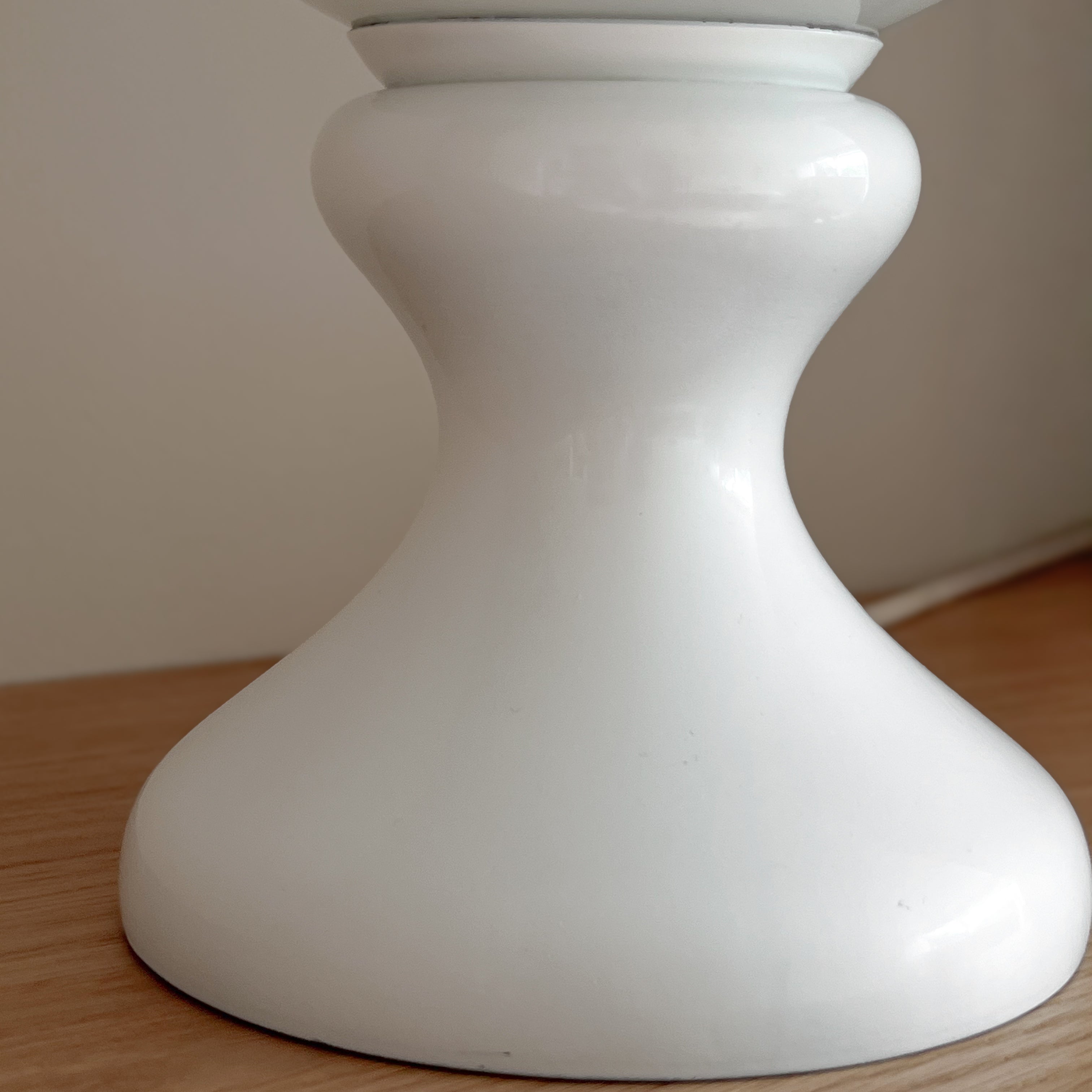 vintage space age tafellamp – witte glazen bol – pre-loved Noii HOME