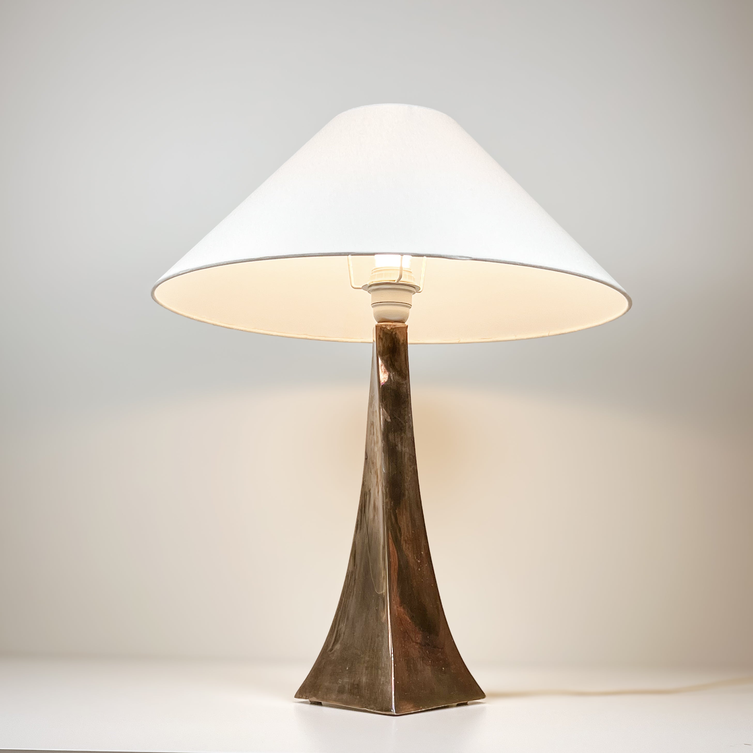 vintage tafellamp koper patina – mid-century modern Noii HOME