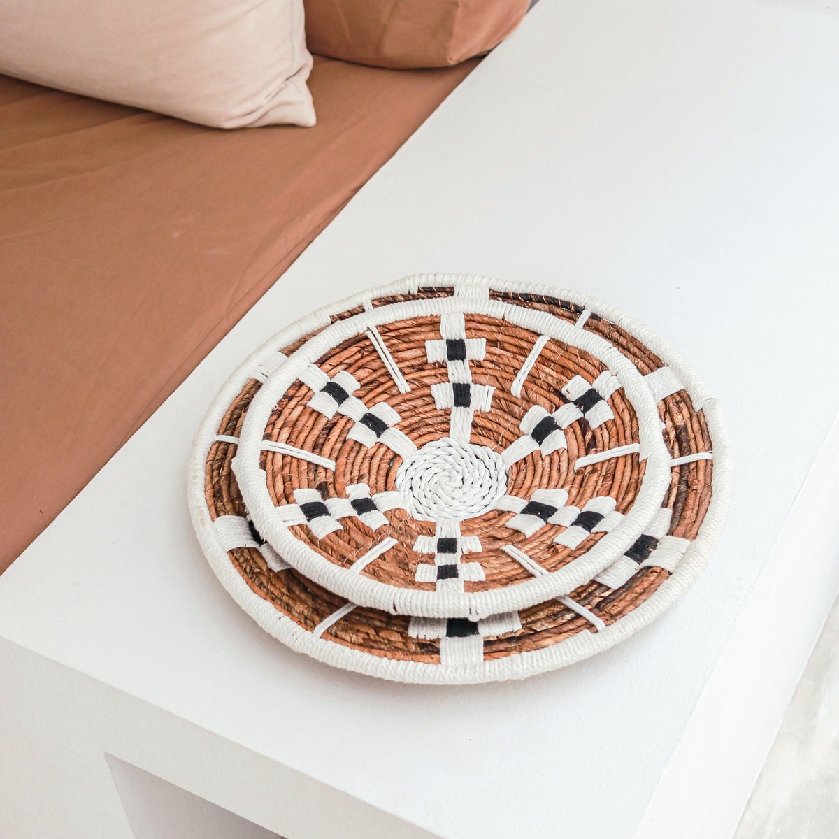 Wanddecoratie Ronde Boho Muurmand of Platte Kom TAMAN gemaakt van Bananenvezel (2 maten) Soeji