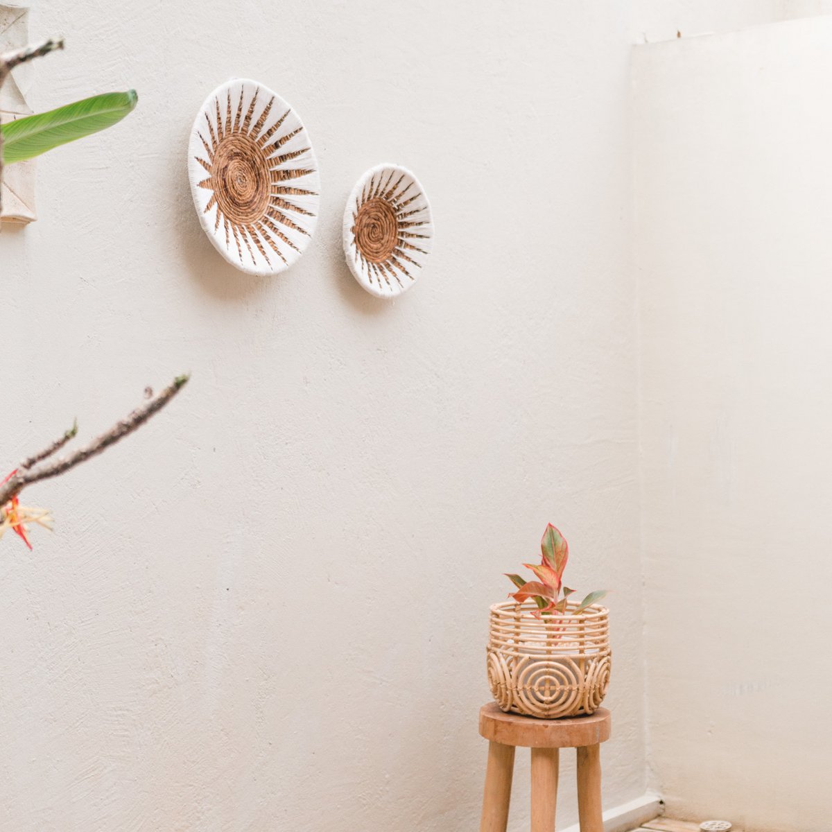 Wanddecoratie | Wandmand | Decoratieve schaal MADALA gemaakt van bananenvezel (2 maten) Soeji