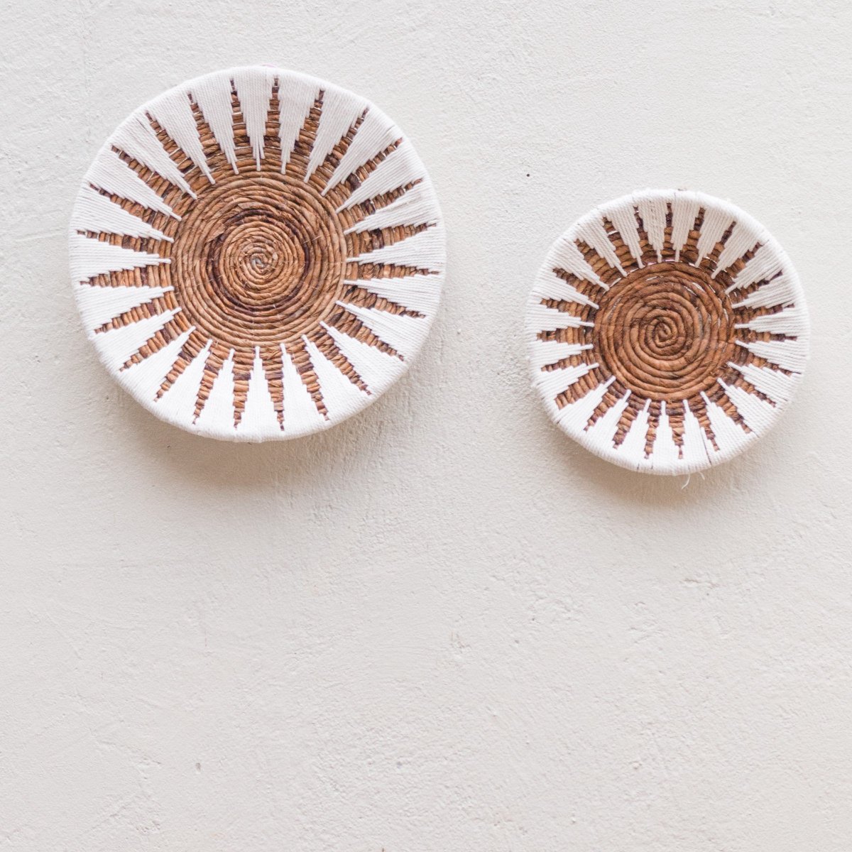 Wanddecoratie | Wandmand | Decoratieve schaal MADALA gemaakt van bananenvezel (2 maten) Soeji