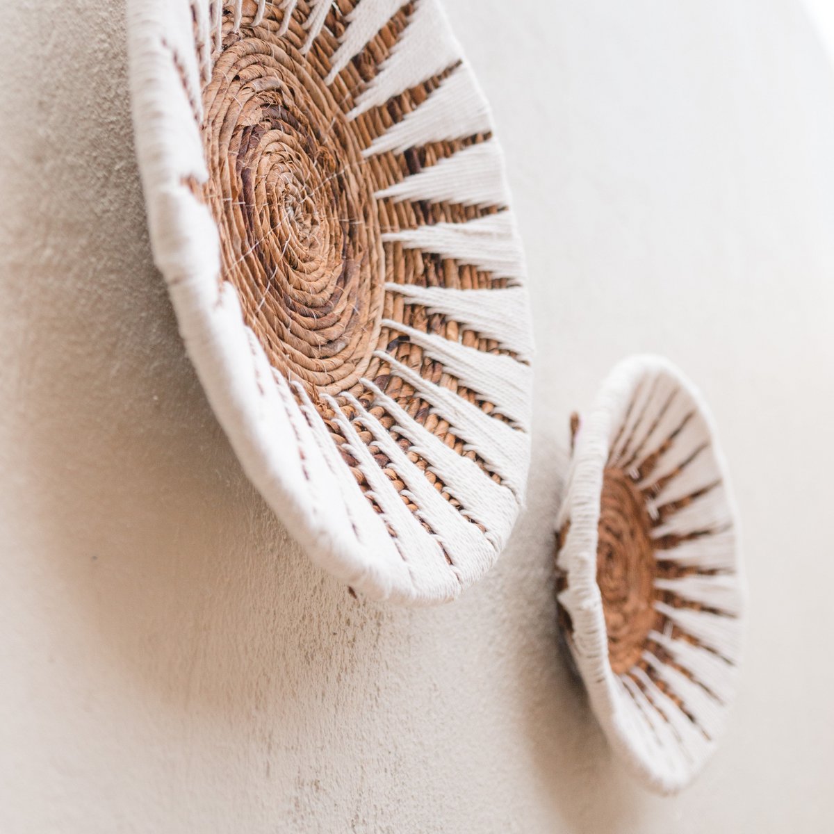 Wanddecoratie | Wandmand | Decoratieve schaal MADALA gemaakt van bananenvezel (2 maten) Soeji