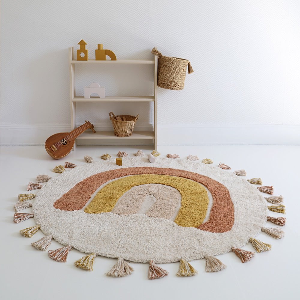 Wasbaar katoenen kindervloerkleed in regenboogkleuren met RAINBOW TOFFEE pompons Nattiot