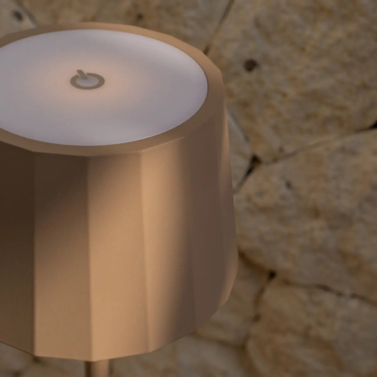 William Koala Brown oplaadbare ijzeren tafellamp – dimbaar, opladen via USB-C, batterijduur van 120 uur Tavellio - Amsterdam