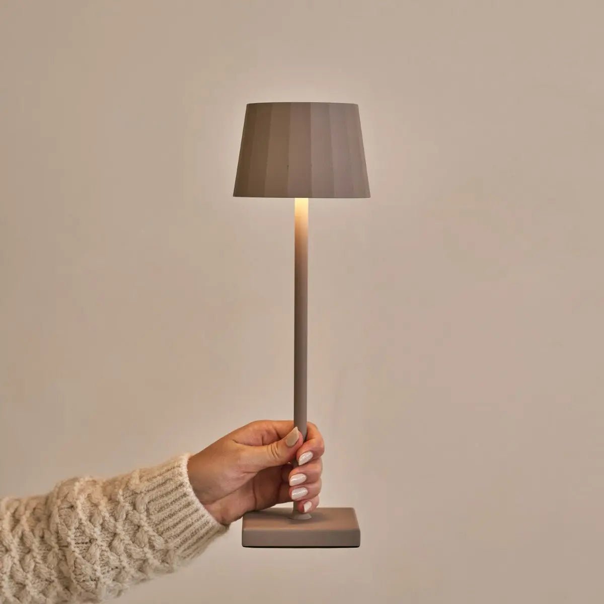 William Koala Brown oplaadbare ijzeren tafellamp – dimbaar, opladen via USB-C, batterijduur van 120 uur Tavellio - Amsterdam