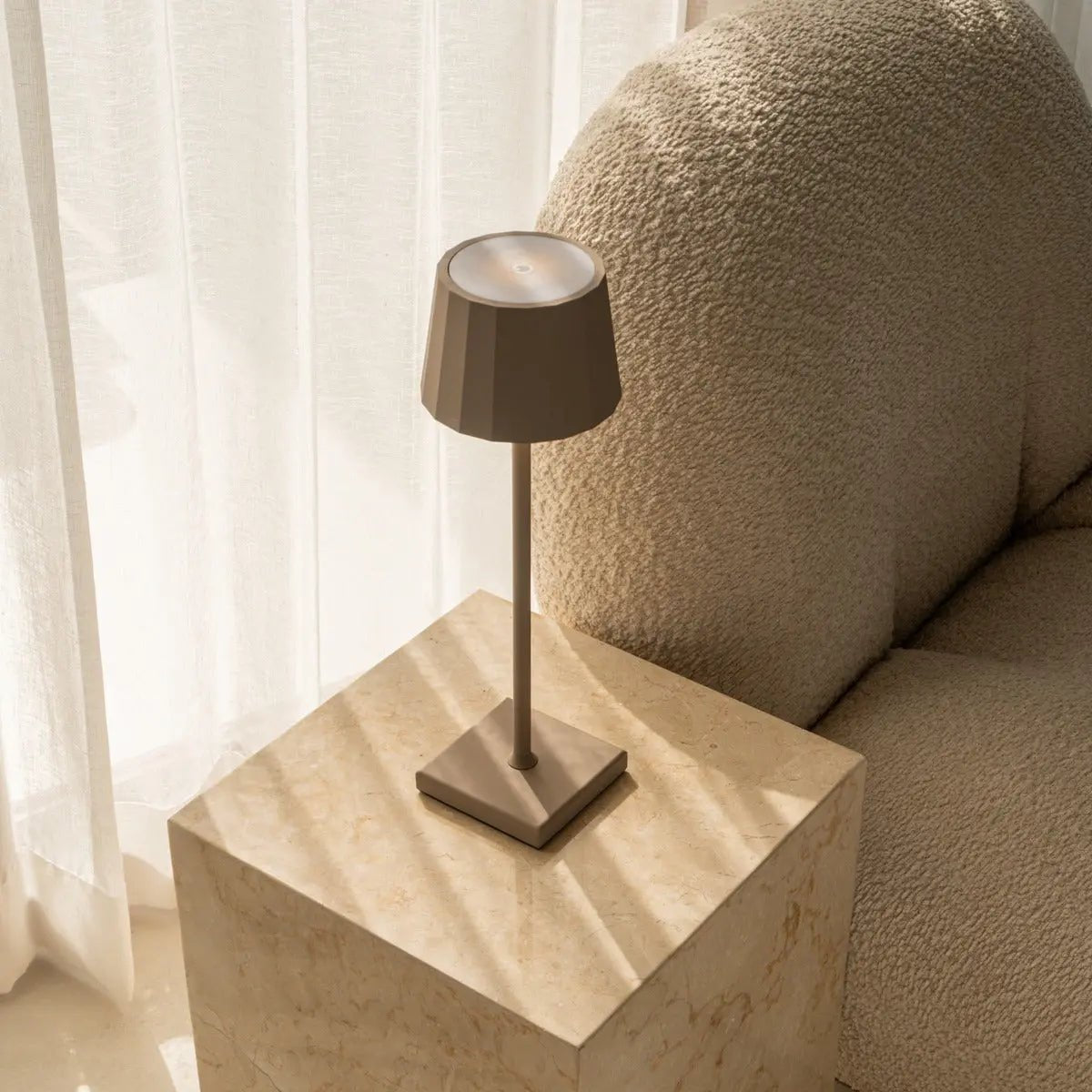 William Koala Brown oplaadbare ijzeren tafellamp – dimbaar, opladen via USB-C, batterijduur van 120 uur Tavellio - Amsterdam